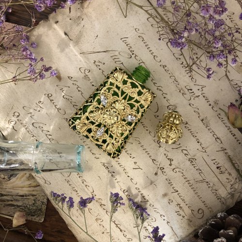 チェコの手作りグリーンガラス金メッキ錫ワイヤー細線細工香水瓶