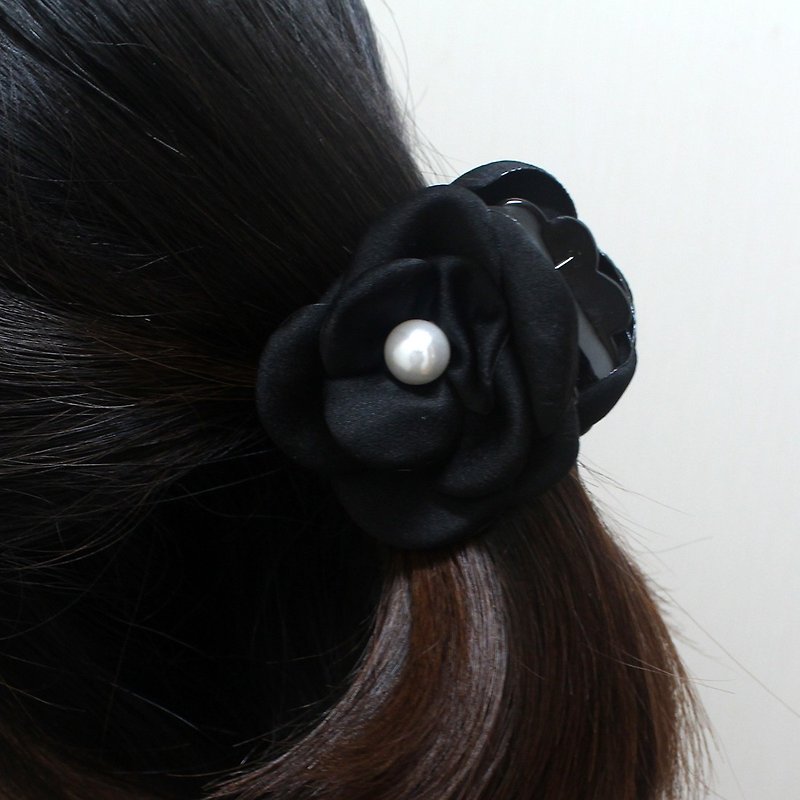 Black Small flower Hair Jaws simple hair banana clip,medium ponytail clip - 髮飾 - 其他材質 黑色