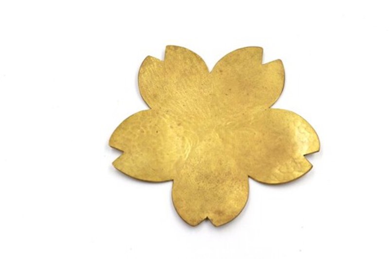 Small brass plate [Sakura] - จานเล็ก - โลหะ สีทอง
