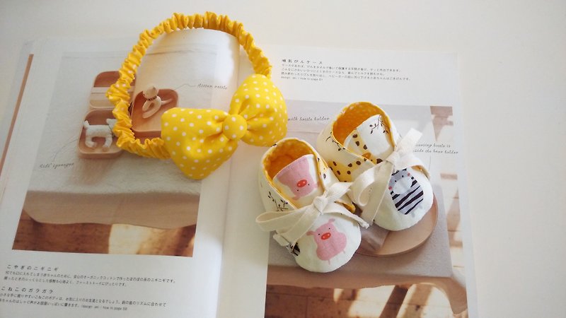Zoo births gift baby shoes + headband - Kids' Shoes - Other Materials Yellow