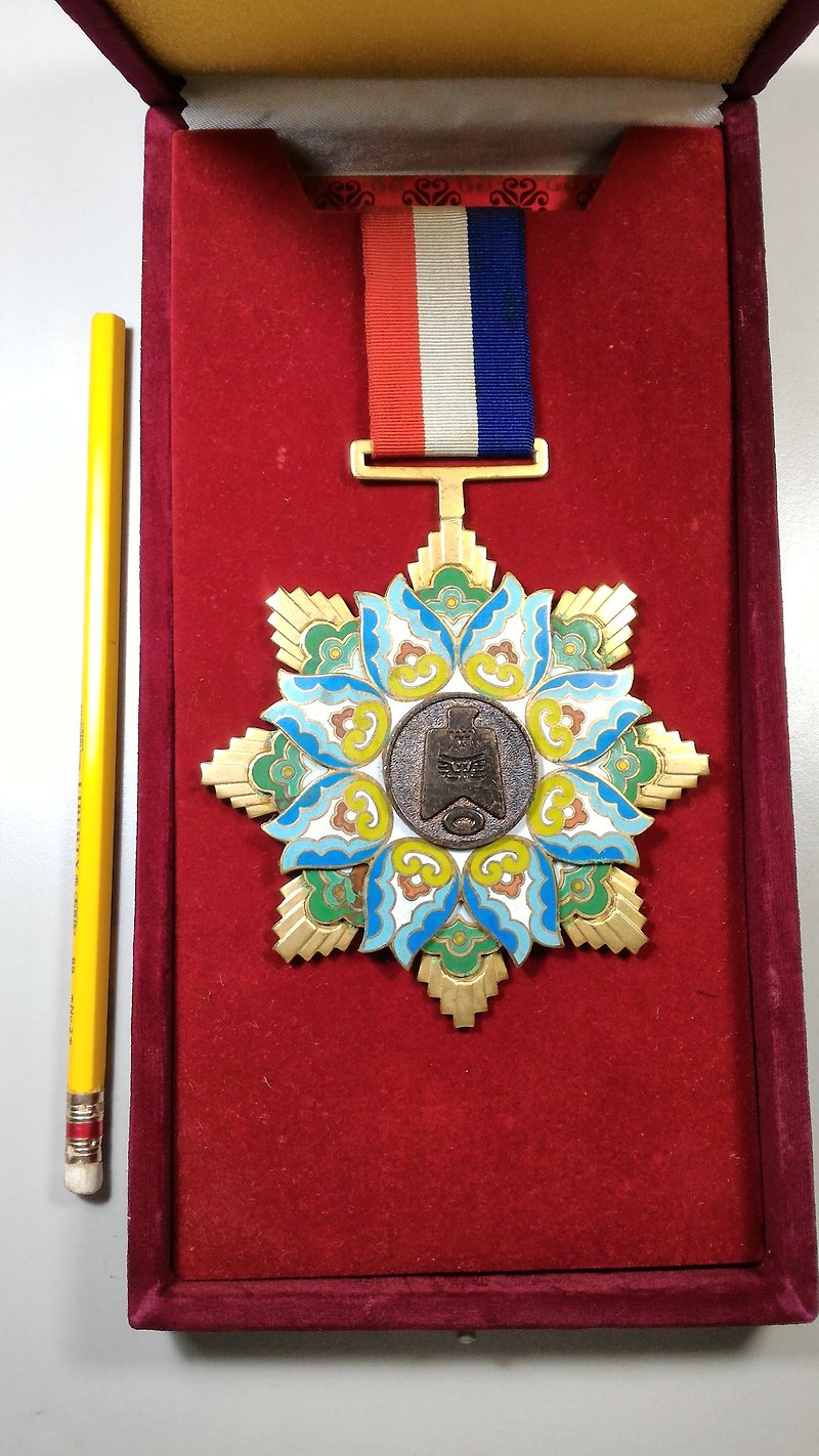 台湾省政府教育省から授与された4次元メダル - バッジ・ピンズ - 金属 