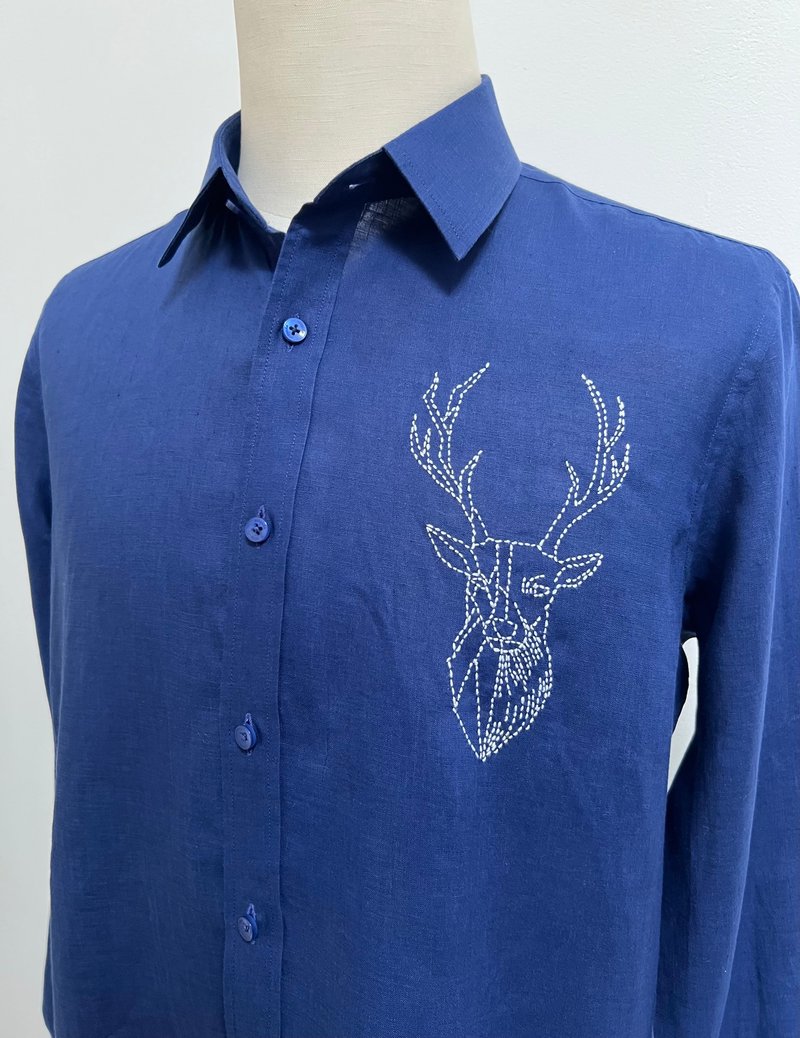 Men's Blue Linen Long Sleeve Shirt: Embroidered Deer, Minimalist Menswear - 男襯衫/休閒襯衫 - 亞麻 藍色