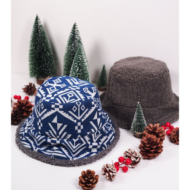 Xmas Double Sided Fluffy Bucket Hat (Grey) - หมวก - ขนแกะ สีเทา