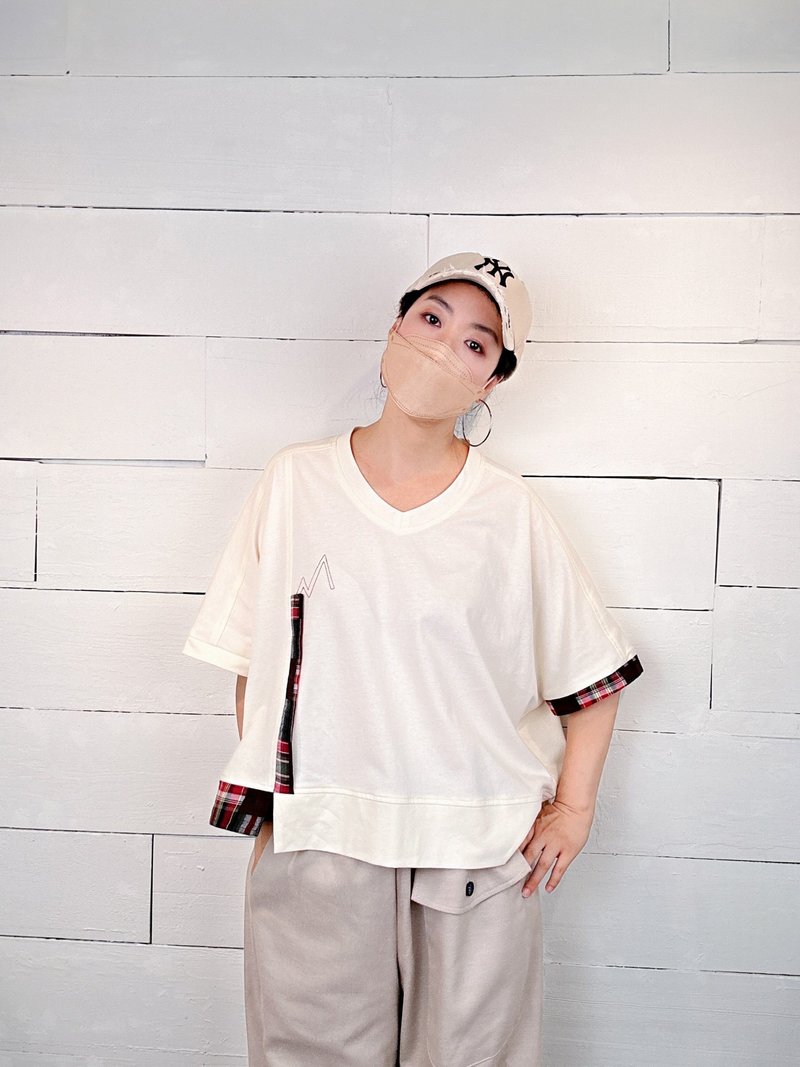 Apricot - V-neck plaid top #U1116 - เสื้อยืดผู้หญิง - ผ้าฝ้าย/ผ้าลินิน สีกากี