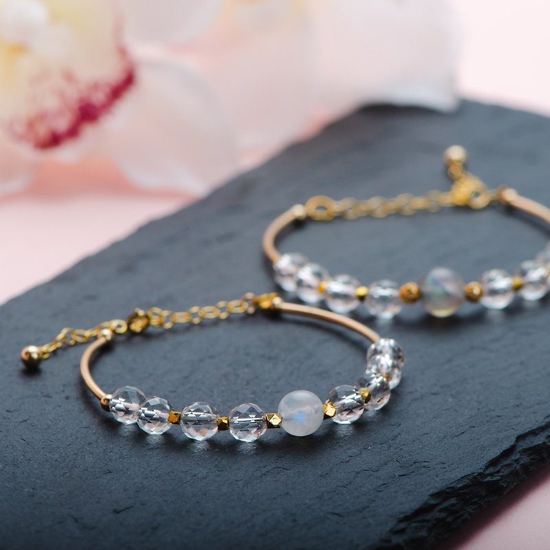 [Moonlight Series] Moonstone. Labradorite. White crystal. 14K gold-plated natural crystal girlfriends bracelet - สร้อยข้อมือ - เครื่องเพชรพลอย สีเทา