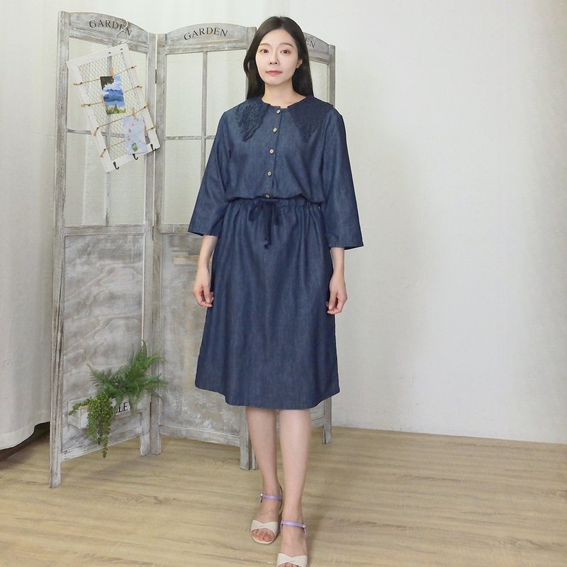 Hana Mokuba 蕾絲領七分袖排扣門襟綁帶收腰水洗感牛仔洋裝 - 洋裝/連身裙 - 棉．麻 