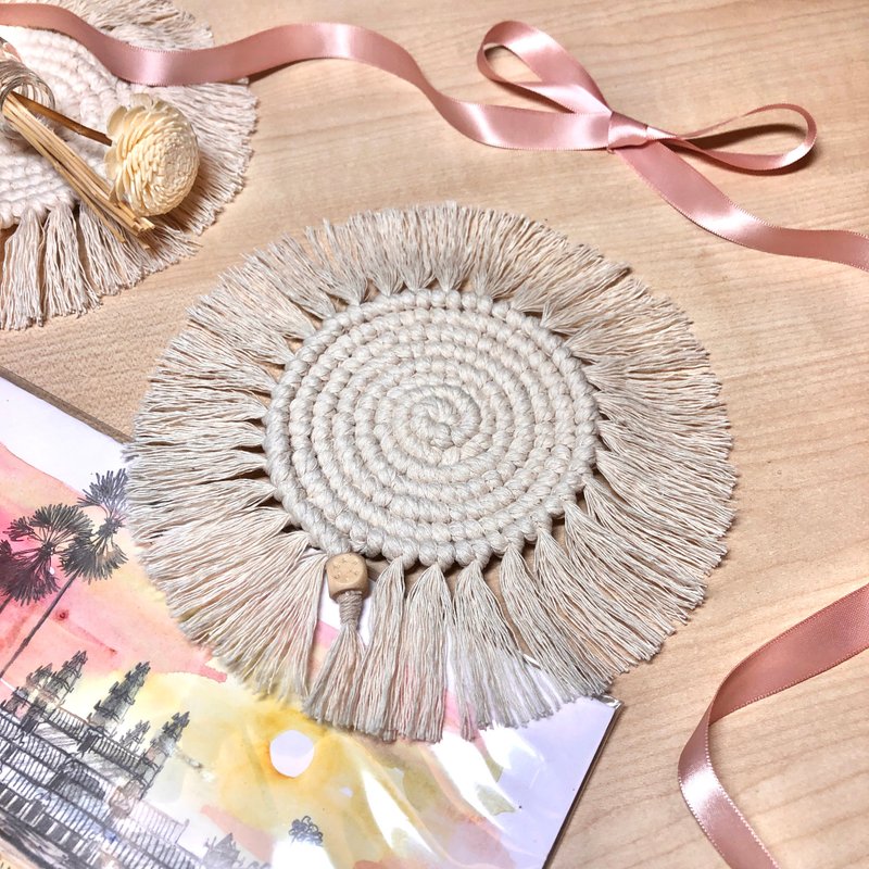 Christmas gift box l round coaster woven coaster tassel coaster bohemian customized gift - ที่รองแก้ว - ผ้าฝ้าย/ผ้าลินิน ขาว