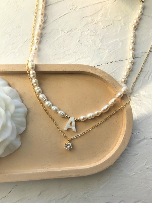 イニシャルパールネックレス。レイヤードネックレス。ネックレス