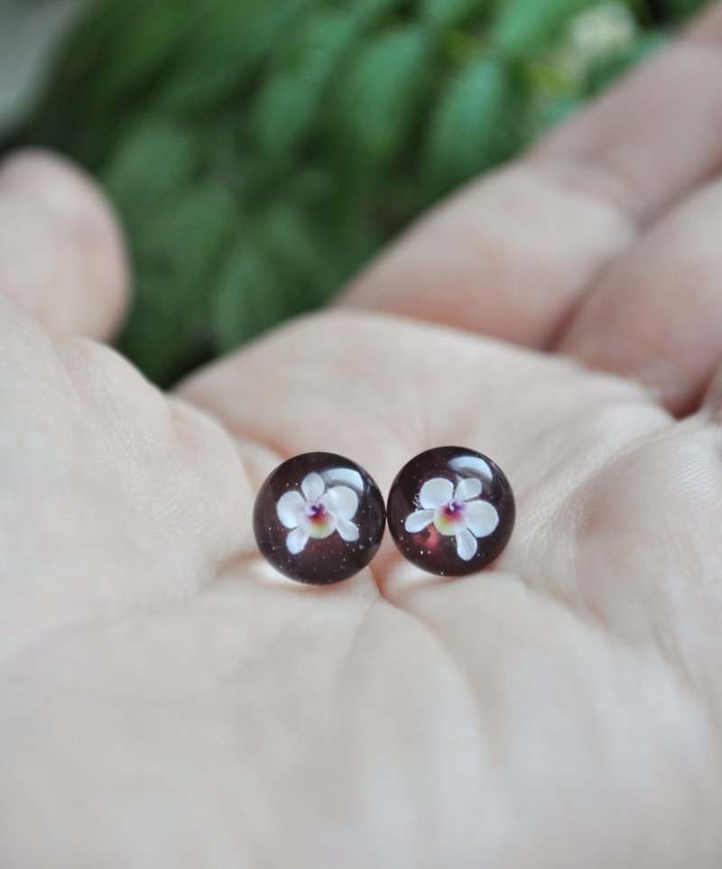 White orchid earrings Flower jewelry Blossom ear studs - 耳環/耳夾 - 玻璃 粉紅色