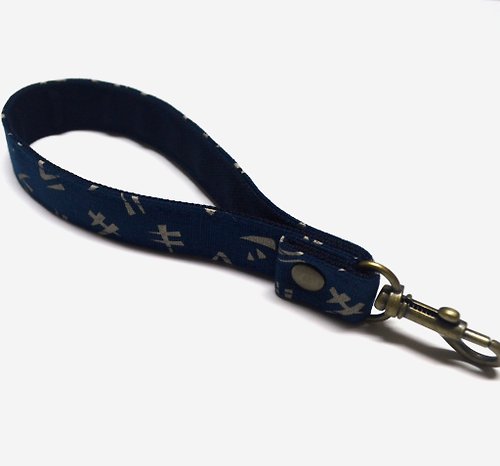 MiniatureSweet Iridescent Leather Wrist Strap with Lobster Clasp | Key Fob Wristlet Keychain | Kawaii Hand Strap | Key Holder Lanyard (1 Piece / Blue Pink)