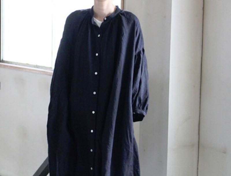 Gathered long shirt * Lithuanian Linen 100% black [Made to order] - ชุดเดรส - ผ้าฝ้าย/ผ้าลินิน 