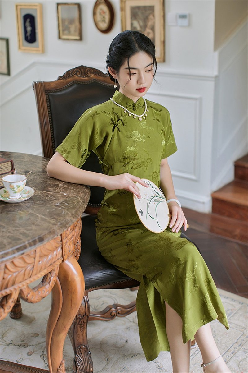 秋香綠色 蝶語人絲人棉暗紋提花古法旗袍 復古改良新中式國風洋裝 - 旗袍/改良式旗袍 - 聚酯纖維 綠色