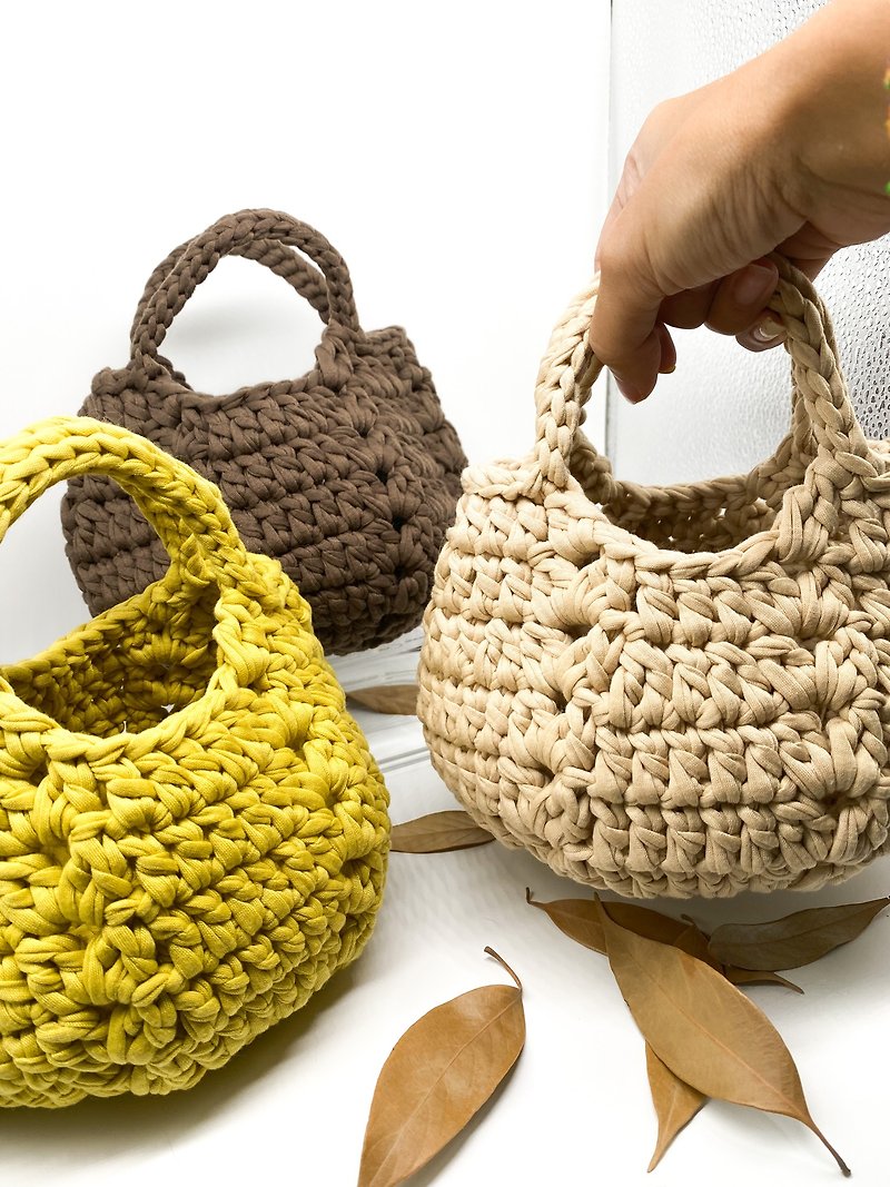 Crochet mini bag, customize crochet bag, t-shirt yarn bag, knit bag - กระเป๋าถือ - ผ้าฝ้าย/ผ้าลินิน หลากหลายสี
