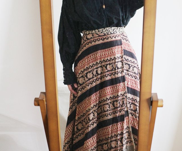 Vintage 70s wrap skirt hippie floor to ceiling one piece hand stamped dress Shop YUZIVINTAGE Skirts Pinkoi