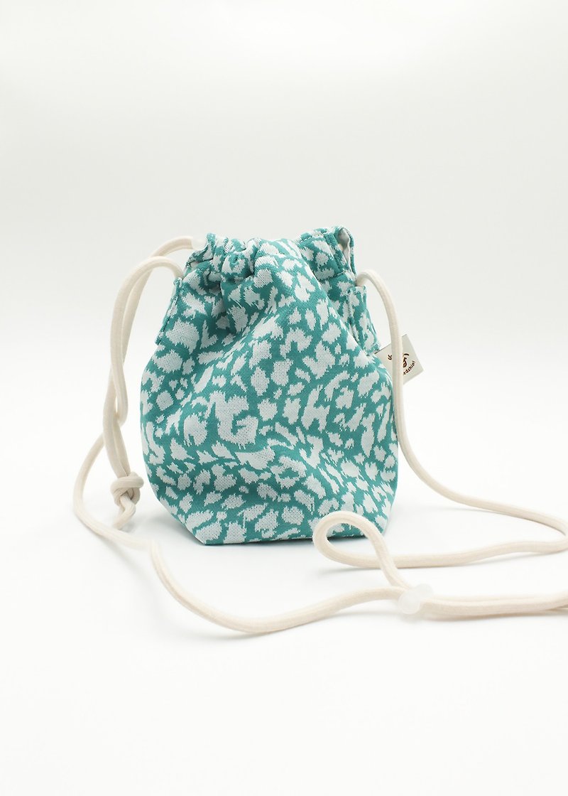 Leopard Knit Crossbody Bag - Green - กระเป๋าแมสเซนเจอร์ - วัสดุอื่นๆ สีเขียว