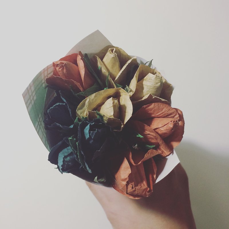 Reddy Deli / classic handmade rice occasion paper roses bouquet / Italy imported wrapping paper / carton rose / Valentine's Day / Birthday / Wedding / Mother's Day / Foreign Film / Graduation / Confession - ตกแต่งต้นไม้ - กระดาษ สีน้ำเงิน