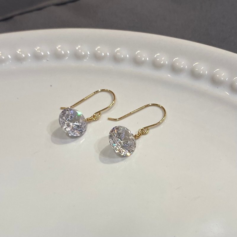 [K18 GOLD] 18K gold 8mm cubic zirconia hook earrings 18KP13 April birthstone [SOLID GOLD] - ต่างหู - โลหะ ขาว