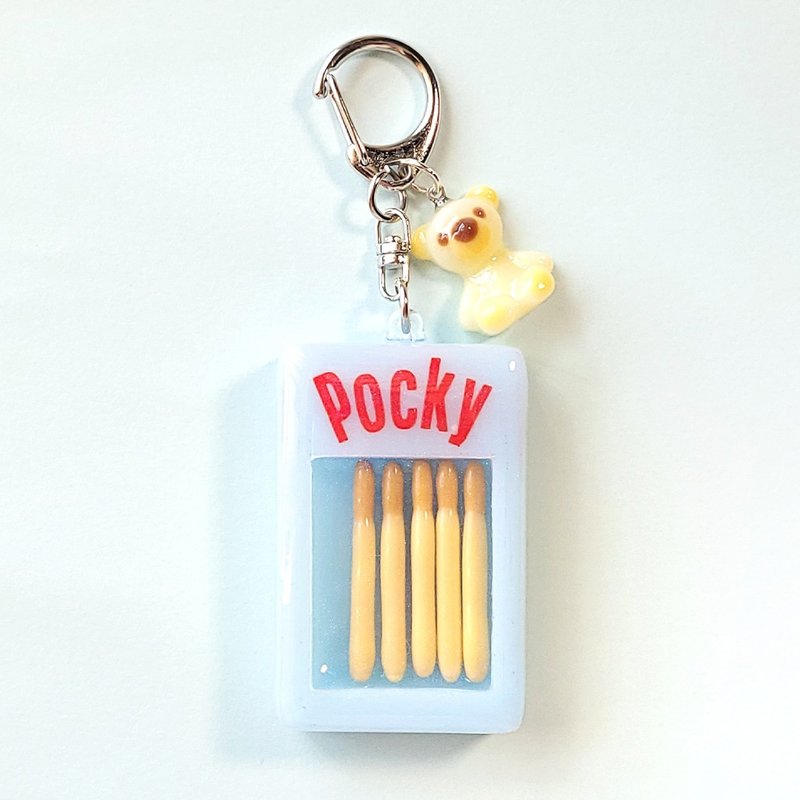 Personalized sweet potato Pocky shaker + bear chocolate keychain with English name - ที่ห้อยกุญแจ - เรซิน สีน้ำเงิน