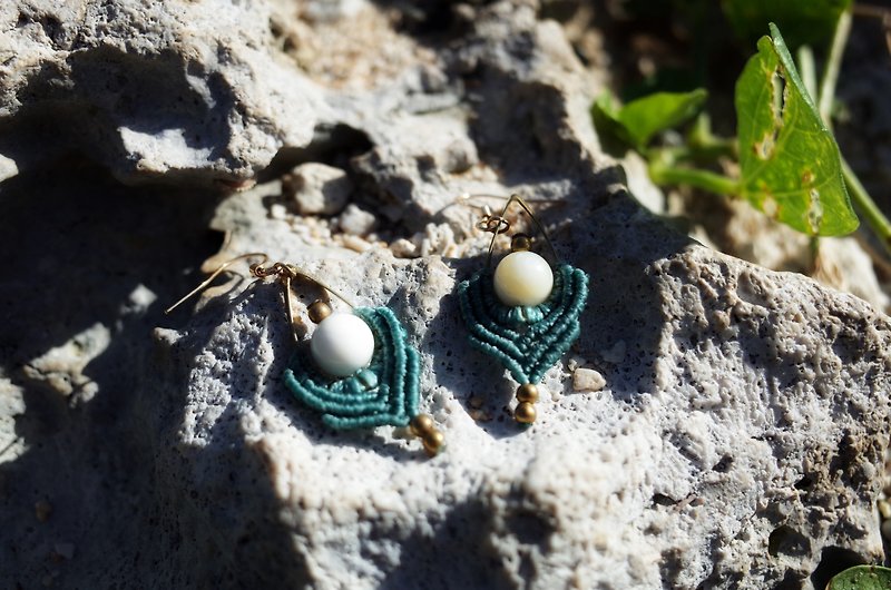 Handmade macrame earrings - Earrings & Clip-ons - Copper & Brass Blue