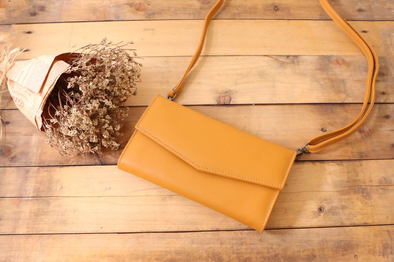 Ark Adventurer's Detachable Hook Crossbody Bag Quicksand Yellow - กระเป๋าคลัทช์ - หนังแท้ สีส้ม