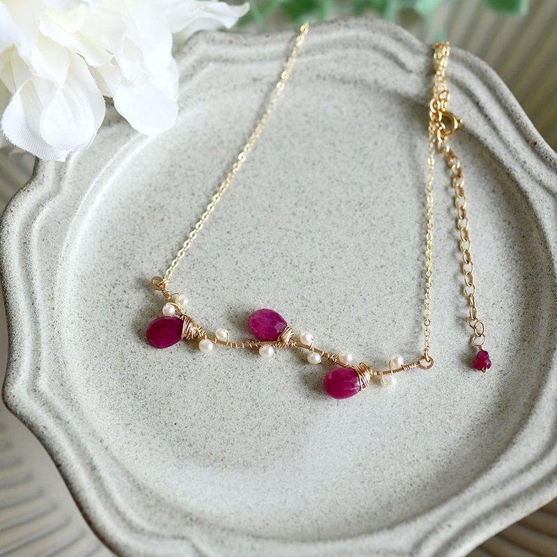 Limited to 2 pieces Hananoe Flower lover and Freshwater Pearl Necklace July Birthstone - สร้อยคอ - โลหะ สีแดง