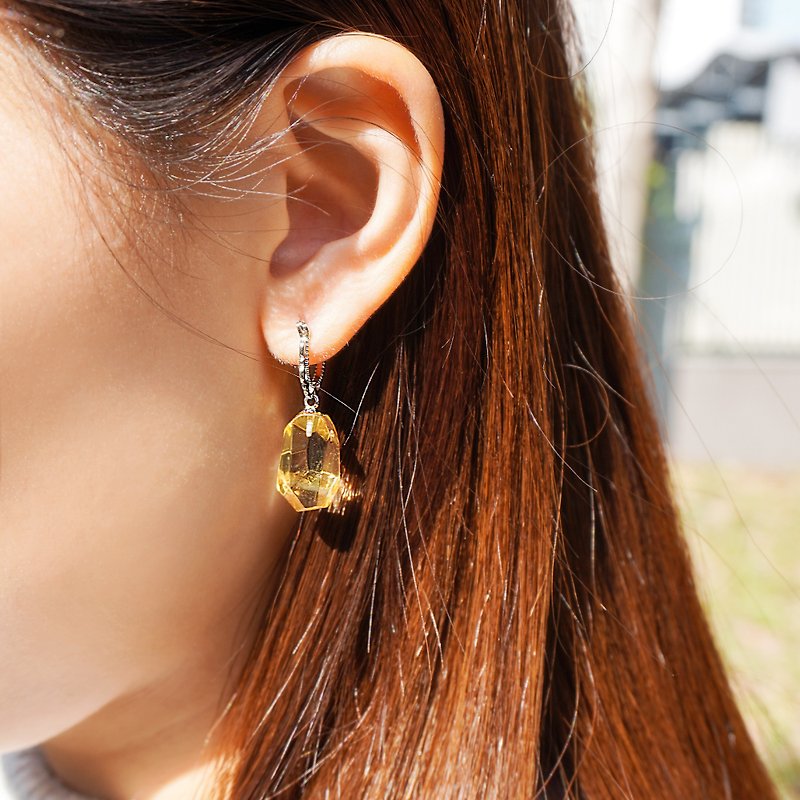 Citrine Lucky Lucky Shimmer Crystal Earrings - ต่างหู - คริสตัล สีเหลือง