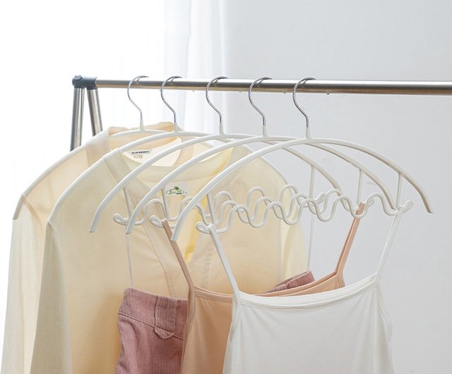 Multiple discount clothes hanger