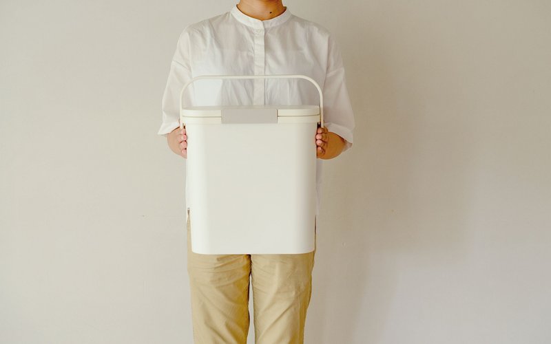 日本 RISU home & home 手提攜帶式防臭小型垃圾桶10L - 垃圾桶 - 塑膠 白色