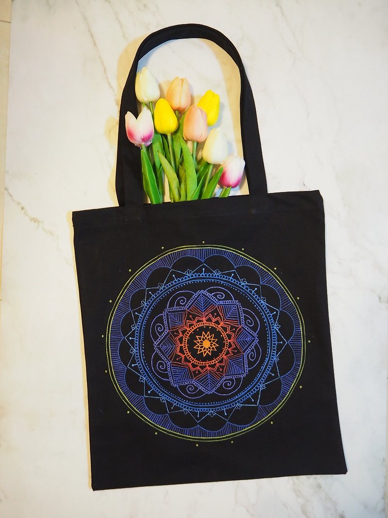 Hand-painted canvas bag hand-painted bag native Henna Mandala painted Hannah Mandala Zen around - Messenger Bags & Sling Bags - Cotton & Hemp Black