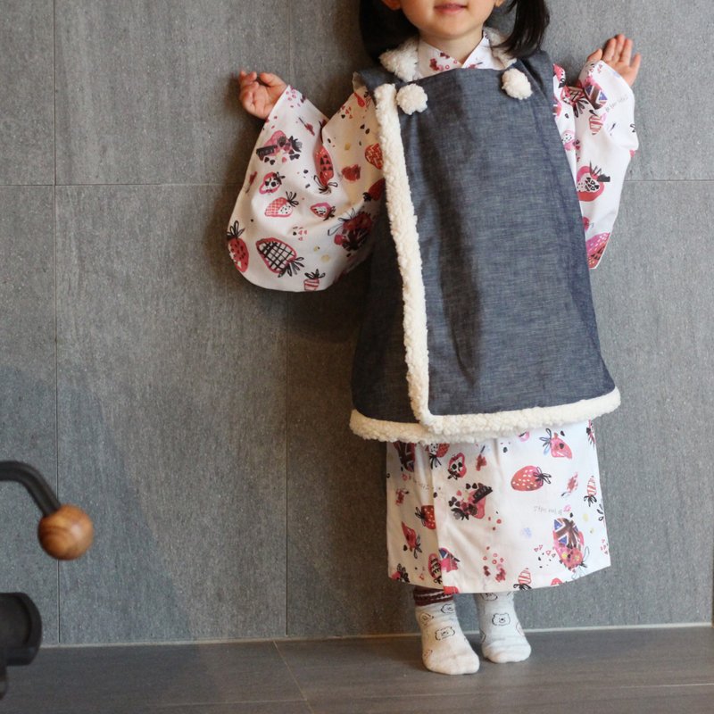 90【Casual KIMONO】cute and fluffy overcoat DENIM　Rock and roll Strawberry 90 size - ชุดเด็ก - ผ้าฝ้าย/ผ้าลินิน 