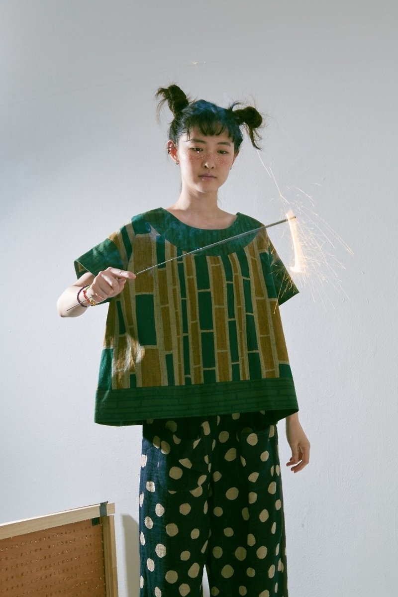 "Please ask before you ask the question" double-sided patchwork blouse (green has been out of stock with the same cloth blue) - Women's Tops - Cotton & Hemp Green