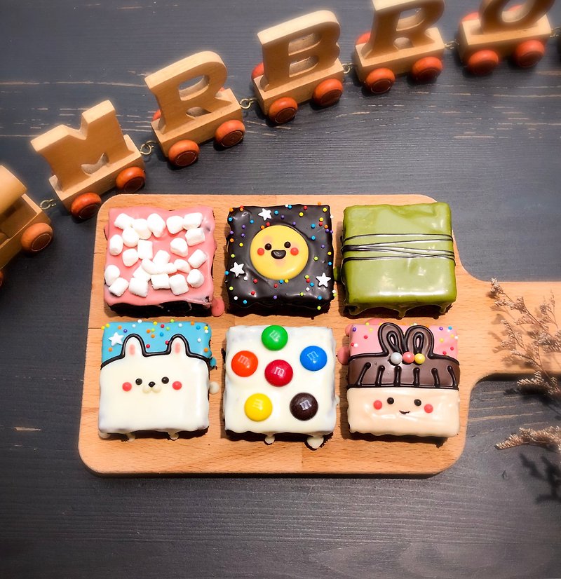 Chang'e and Moon Rabbit Brownie Mid-Autumn Festival Gift Box Hand-painted Brownie - Cake & Desserts - Fresh Ingredients Multicolor