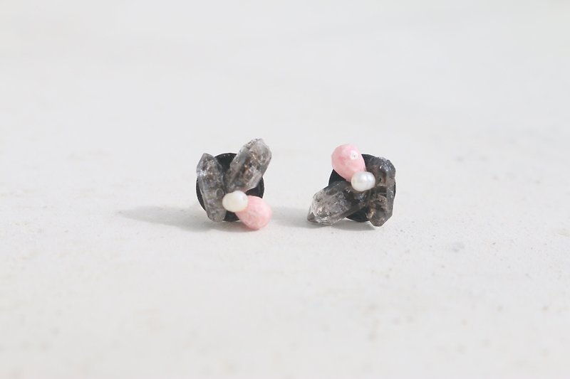 <☞ HAND IN HAND ☜> Black crystal - cool earrings (0931) - Earrings & Clip-ons - Gemstone Black