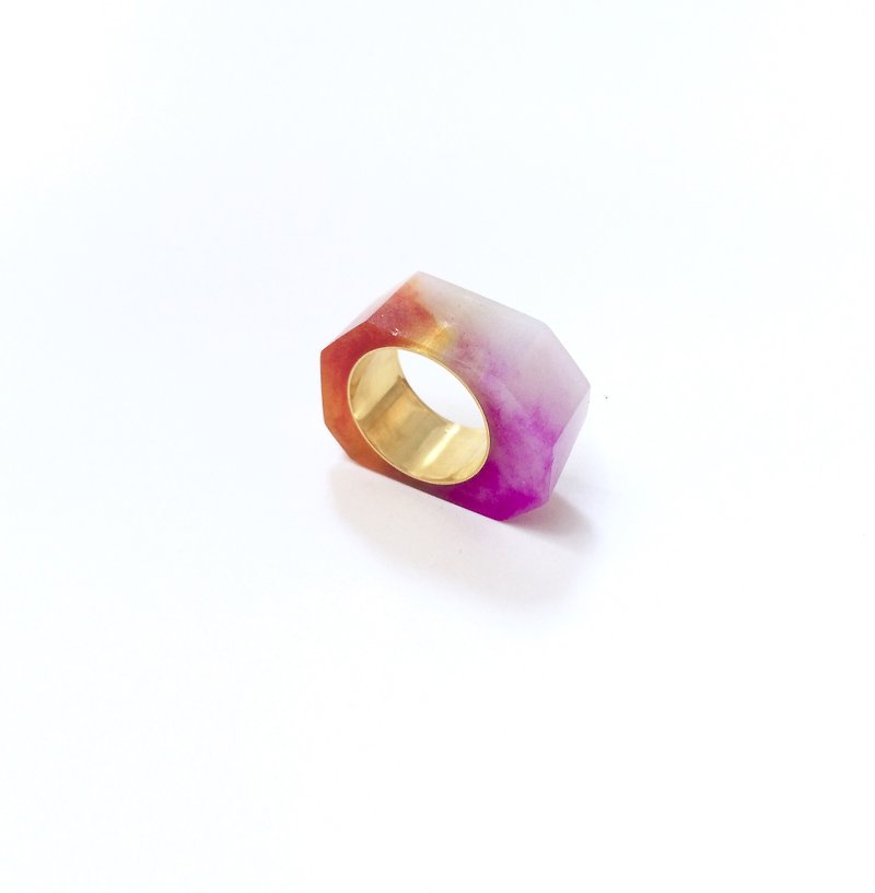 PRISMリング　ゴールド・パープルホワイトオレンジ - 戒指 - 樹脂 紫色