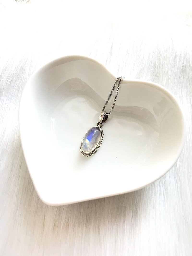 Moonstone 925 sterling silver oval simple style necklace - สร้อยคอ - เครื่องเพชรพลอย สีน้ำเงิน
