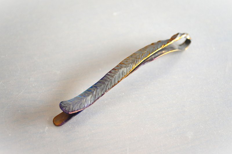 Titanium hairpin・飾り羽のチタンヘアピン７８mm - 髮夾/髮圈 - 其他金屬 多色