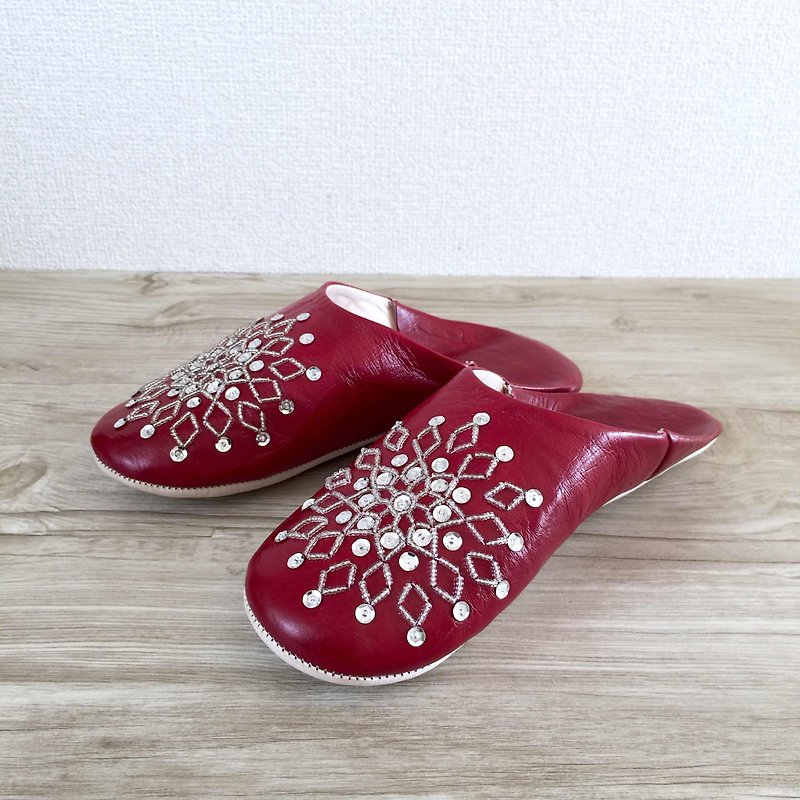 手縫い刺繍の上品バブーシュ　( slippers)　ノアラ　 モロッコレッド - ルームシューズ・スリッパ - 革 レッド