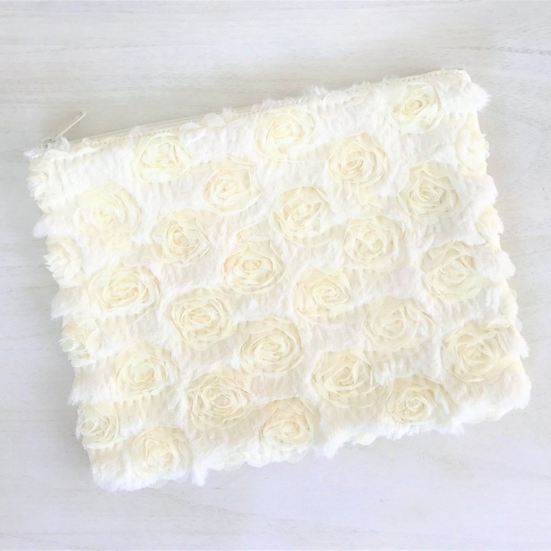 Flower pattern embroidery fluffy fur flat pouch off white - Toiletry Bags & Pouches - Polyester White