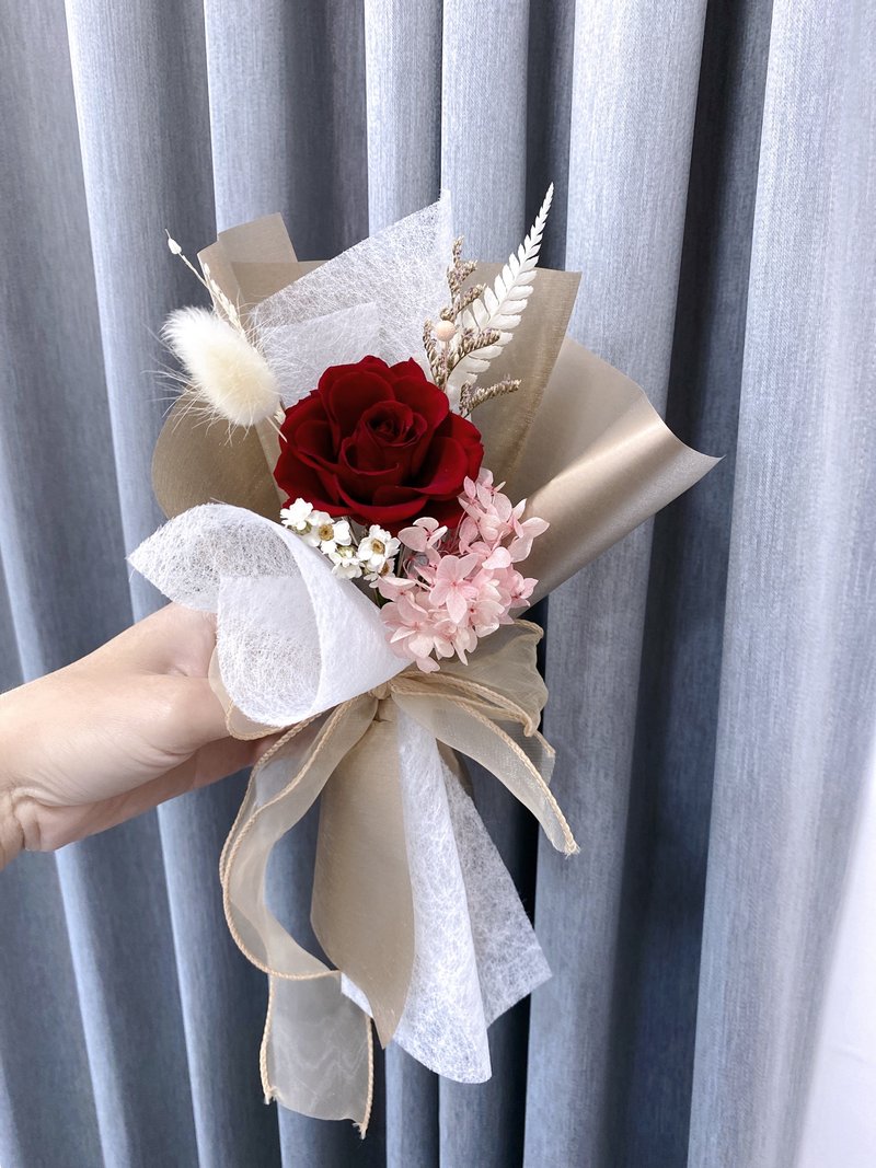 Single Japanese eternal bouquet red rose small bouquet/lover bouquet/birthday bouquet/Mother's Day - ช่อดอกไม้แห้ง - พืช/ดอกไม้ สีแดง