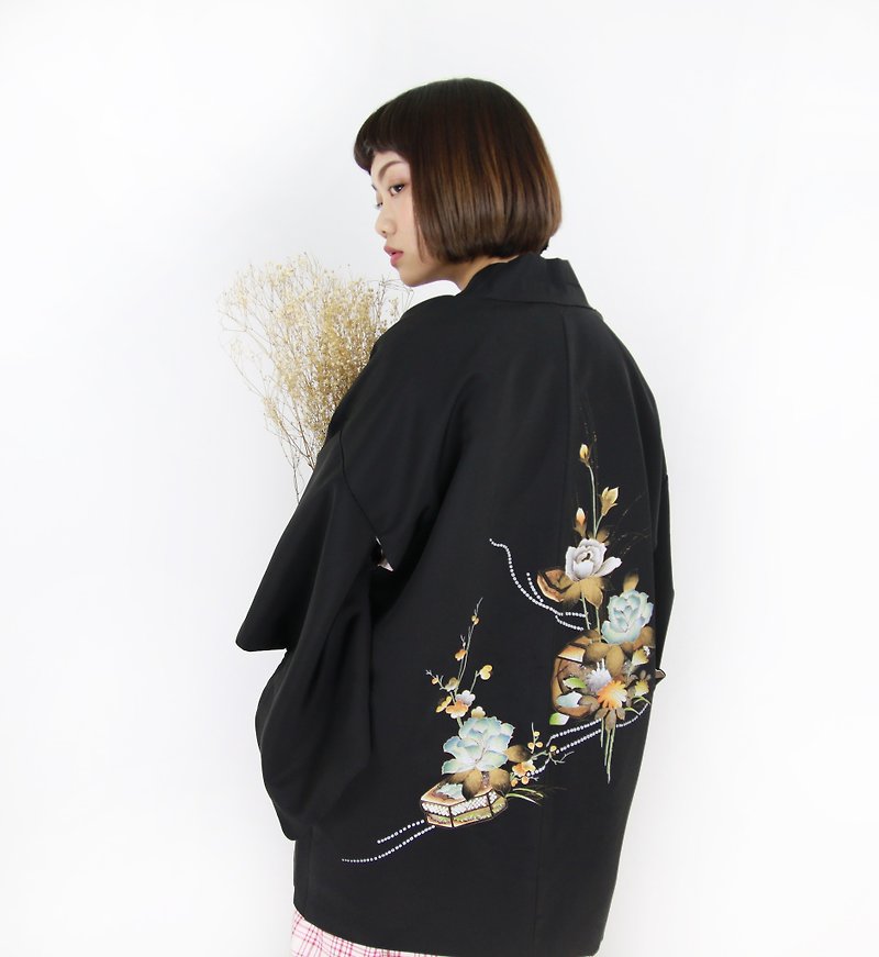 Back to Green::日本帶回和服 羽織 銅色手繪 花朵寶盒 //男女皆可穿// vintage kimono (KI-123) - 外套/大衣 - 絲．絹 