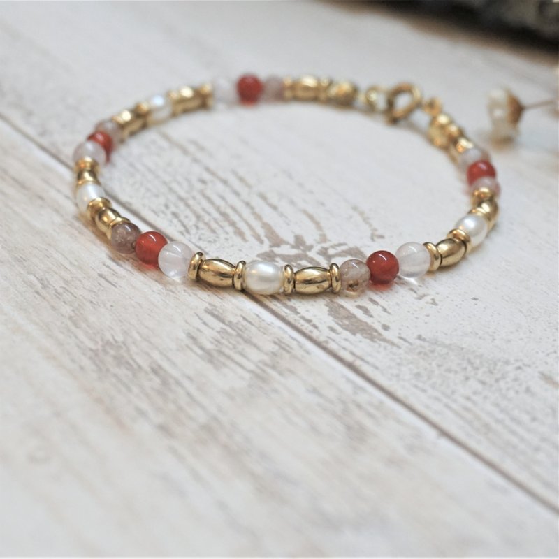 ll Sweetberry Pink Heart ll Natural Stone Bronze Bracelet - Strawberry Crystal Pink Crystal Onyx Freshwater Pearl - สร้อยข้อมือ - เครื่องประดับพลอย หลากหลายสี