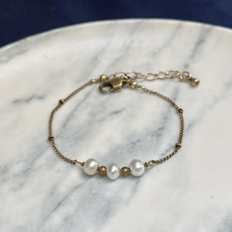 Laolin Groceries | Three Small Pearl Bracelet - Bracelets - Pearl Gold