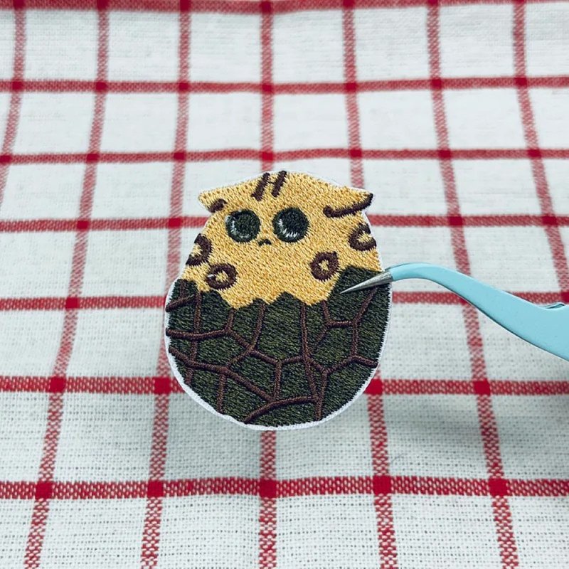 Breakfast cat tea eggs - Knitting, Embroidery, Felted Wool & Sewing - Thread Brown