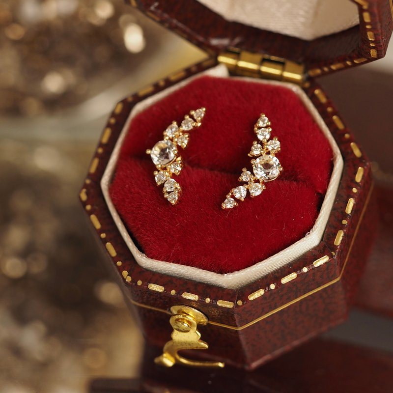 18K金白色托帕石與鑽石新月耳環 18K Gold The Whtie Topaz and D - 耳環/耳夾/耳骨夾 - 貴金屬 