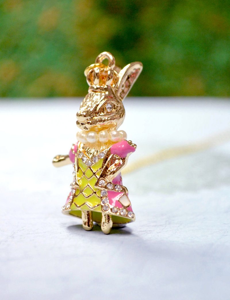GOOKASO 原創金屬藍色琺瑯花紋兔子瑪麗皇后頸鍊項鍊吊墜necklace - 項鍊 - 其他金屬 粉紅色