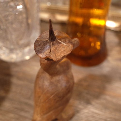 日本のヴィンテージ品。木彫り。帽子をかぶったアヒルの木製オブジェ