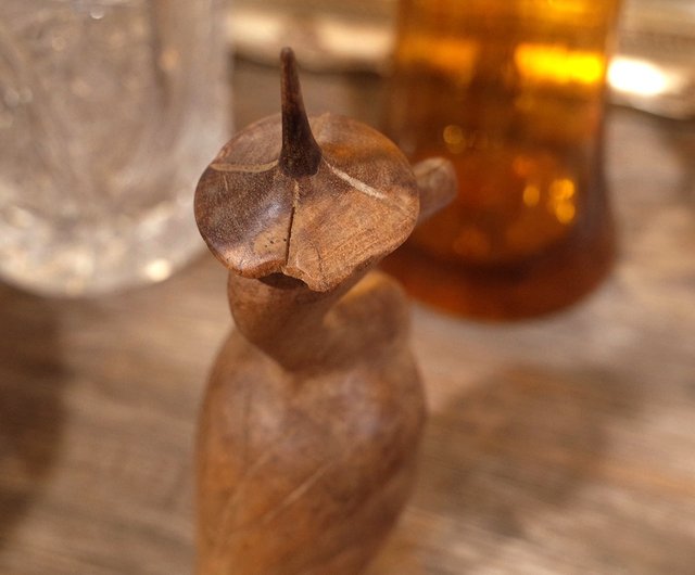 日本のヴィンテージ品。木彫り。帽子をかぶったアヒルの木製オブジェ