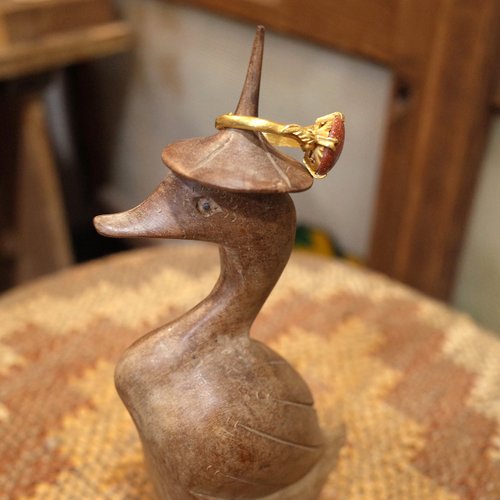 日本のヴィンテージ品。木彫り。帽子をかぶったアヒルの木製オブジェ
