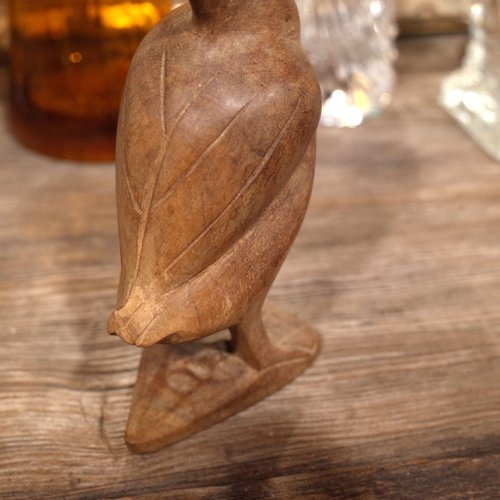 日本のヴィンテージ品。木彫り。帽子をかぶったアヒルの木製オブジェ