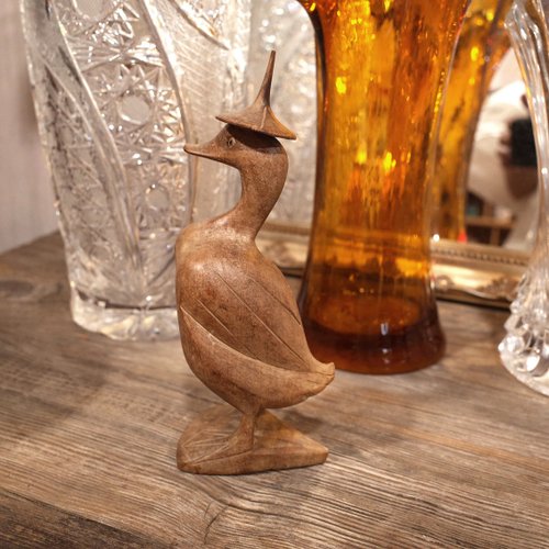 日本のヴィンテージ品。木彫り。帽子をかぶったアヒルの木製オブジェ